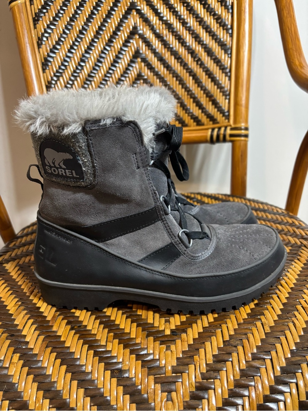 Sorel Tivoli II Waterproof Suede Winter Boots Women’s 9